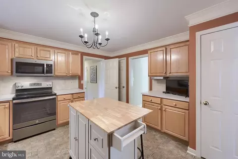 Kitchen - 348 Squire Ln, Lititz, PA 17543 photo 2 of 3