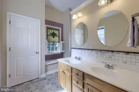 Bath - 348 Squire Ln, Lititz, PA 17543 photo 5 of 6