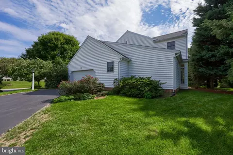 Exterior - 348 Squire Ln, Lititz, PA 17543 photo 6 of 8
