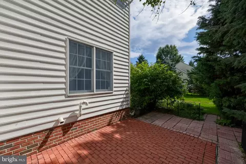 Exterior - 348 Squire Ln, Lititz, PA 17543 photo 4 of 8