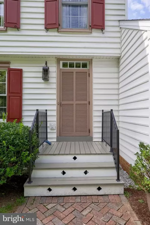 Exterior - 348 Squire Ln, Lititz, PA 17543 photo 2 of 8