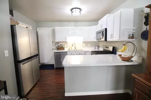 Kitchen - 21 Tumbling Run, Lititz, PA 17543 photo 2 of 4