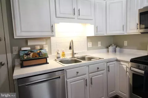 Kitchen - 21 Tumbling Run, Lititz, PA 17543 photo 4 of 4