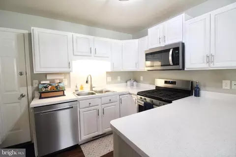 Kitchen - 21 Tumbling Run, Lititz, PA 17543 photo 3 of 4
