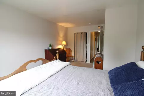 Bedroom - 21 Tumbling Run, Lititz, PA 17543 photo 5 of 6