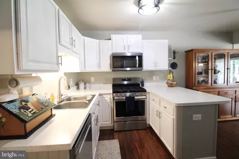 Kitchen - 21 Tumbling Run, Lititz, PA 17543 photo 1 of 4