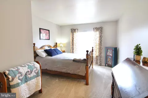 Bedroom - 21 Tumbling Run, Lititz, PA 17543 photo 4 of 6