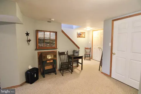 Entry Way - 21 Tumbling Run, Lititz, PA 17543 photo 6 of 6