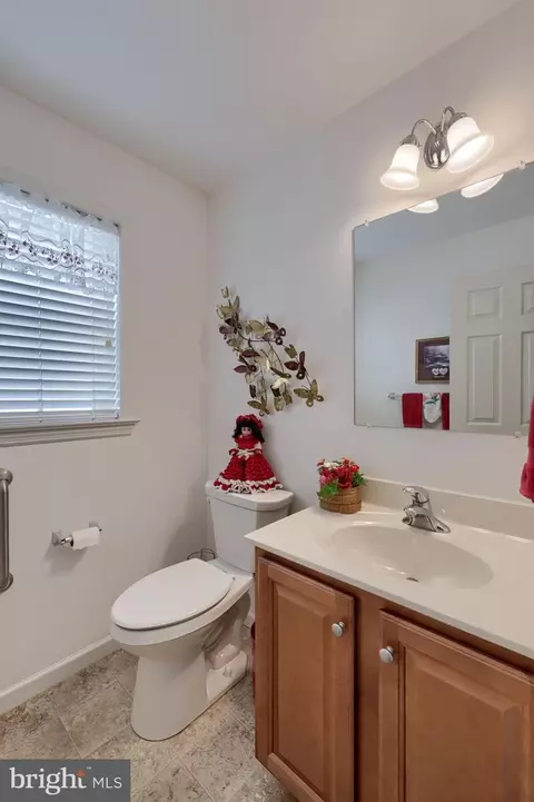 Bath - 524 Thornberry Ln, Lititz, PA 17543 photo 1 of 4