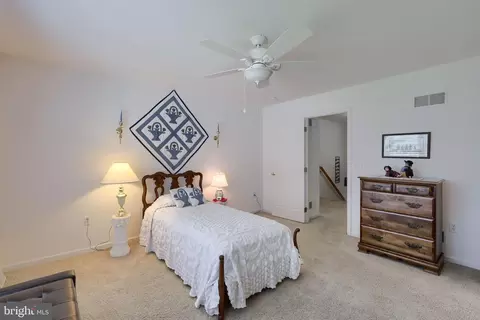 Bedroom - 524 Thornberry Ln, Lititz, PA 17543 photo 2 of 4