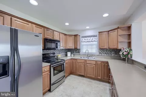 Kitchen - 524 Thornberry Ln, Lititz, PA 17543 photo 1 of 6
