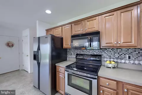 Kitchen - 524 Thornberry Ln, Lititz, PA 17543 photo 2 of 6