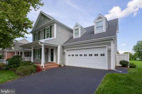 Exterior - 524 Thornberry Ln, Lititz, PA 17543 photo 4 of 10