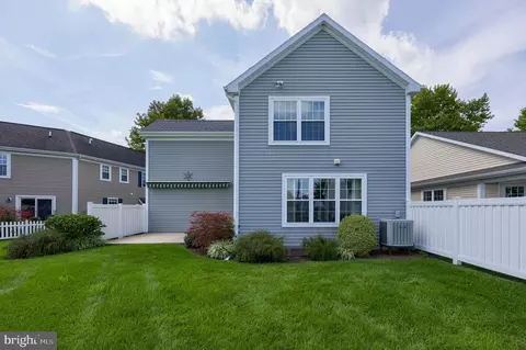 Exterior - 524 Thornberry Ln, Lititz, PA 17543 photo 9 of 10