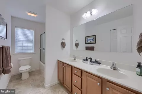 Bath - 524 Thornberry Ln, Lititz, PA 17543 photo 3 of 4