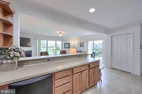 Kitchen - 524 Thornberry Ln, Lititz, PA 17543 photo 6 of 6