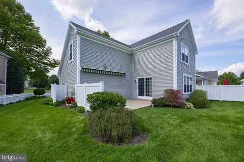 Exterior - 524 Thornberry Ln, Lititz, PA 17543 photo 2 of 10