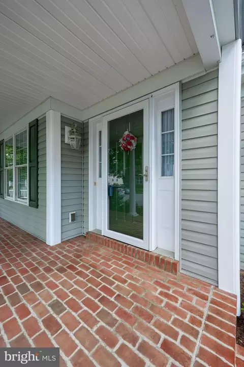 Exterior - 524 Thornberry Ln, Lititz, PA 17543 photo 6 of 10