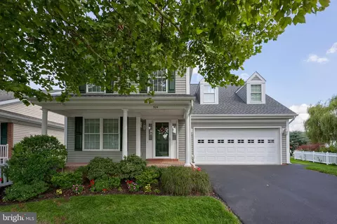 Exterior - 524 Thornberry Ln, Lititz, PA 17543 photo 3 of 10