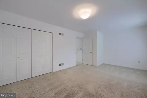 Bedroom - 524 Thornberry Ln, Lititz, PA 17543 photo 4 of 4