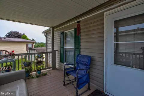 106 Falcon Ct, Lancaster, PA 17603