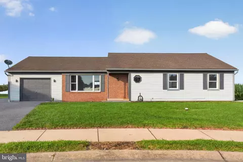 209 Birch Cir, New Holland, PA 17557