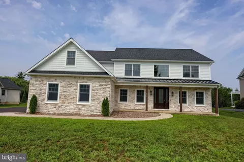 Exterior - 513 Cheltenham Ct, Lititz, PA 17543 photo 4 of 9