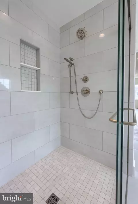 Bath - 513 Cheltenham Ct, Lititz, PA 17543 photo 10 of 11