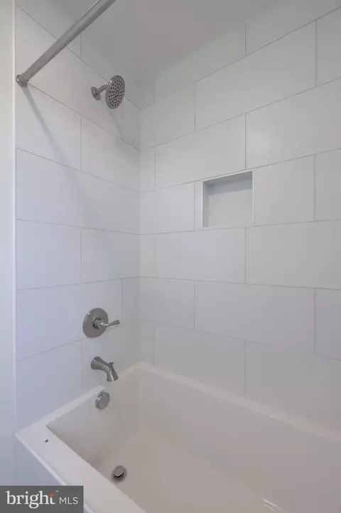 Bath - 513 Cheltenham Ct, Lititz, PA 17543 photo 3 of 11