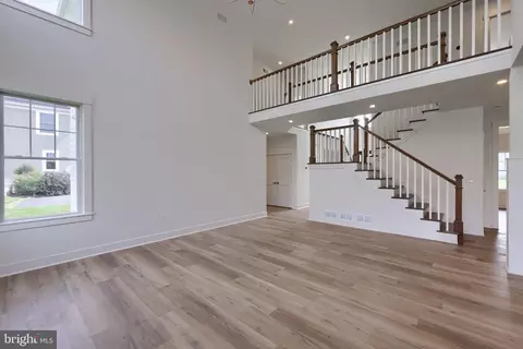 Living - 513 Cheltenham Ct, Lititz, PA 17543 photo 5 of 8