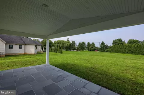 Exterior - 513 Cheltenham Ct, Lititz, PA 17543 photo 8 of 9