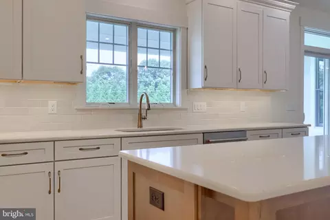 Kitchen - 513 Cheltenham Ct, Lititz, PA 17543 photo 6 of 6