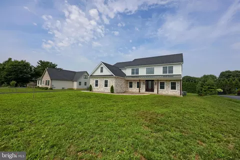 Exterior - 513 Cheltenham Ct, Lititz, PA 17543 photo 5 of 9