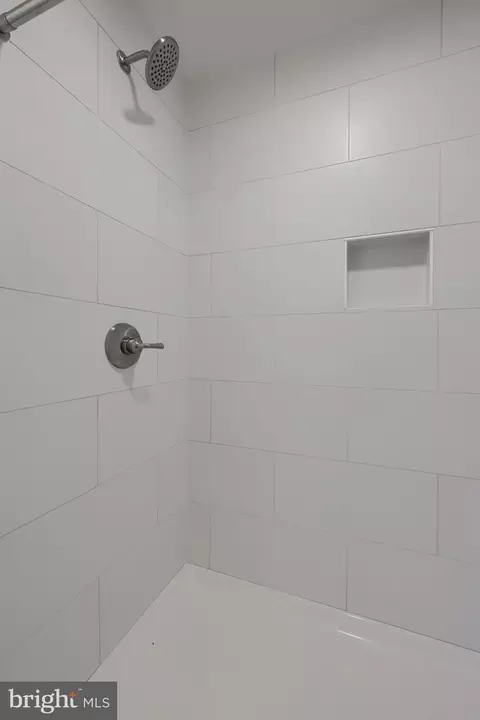 Bath - 513 Cheltenham Ct, Lititz, PA 17543 photo 5 of 11