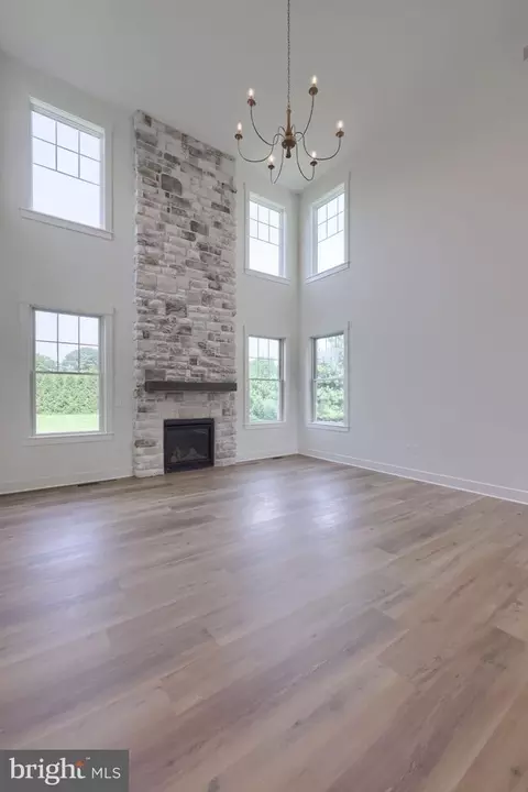 Living - 513 Cheltenham Ct, Lititz, PA 17543 photo 6 of 8