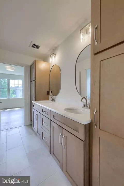Bath - 513 Cheltenham Ct, Lititz, PA 17543 photo 4 of 11