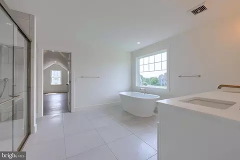Bath - 513 Cheltenham Ct, Lititz, PA 17543 photo 6 of 11