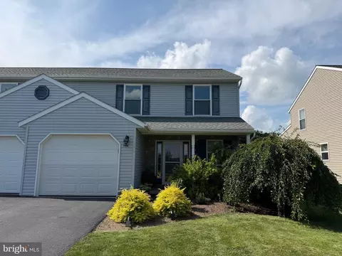 566 Daisy Dr, New Holland, PA 17557