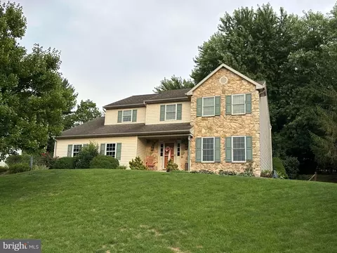 247 Hillcrest Ln, Elizabethtown, PA 17022