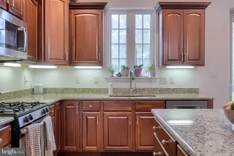 Kitchen - 900 Sloan St, Lititz, PA 17543 photo 2 of 4