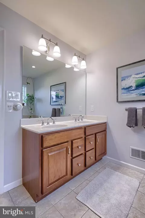 Bath - 900 Sloan St, Lititz, PA 17543 photo 5 of 5