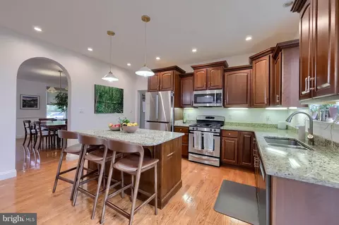 Kitchen - 900 Sloan St, Lititz, PA 17543 photo 3 of 4