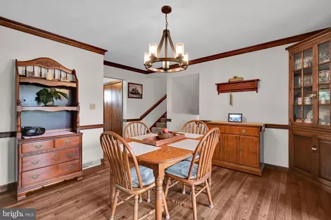 Dining - 513 Lincoln Rd, Lititz, PA 17543 photo 2 of 2
