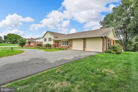 Exterior - 513 Lincoln Rd, Lititz, PA 17543 photo 3 of 8