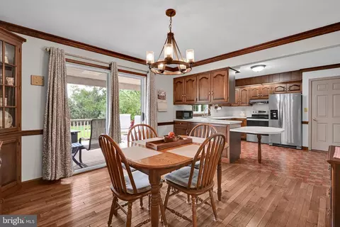 Dining - 513 Lincoln Rd, Lititz, PA 17543 photo 1 of 2