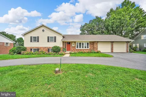Exterior - 513 Lincoln Rd, Lititz, PA 17543 photo 2 of 8