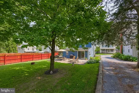 Exterior - 925 Maple St, Lititz, PA 17543 photo 3 of 12