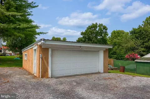 Exterior - 925 Maple St, Lititz, PA 17543 photo 10 of 12