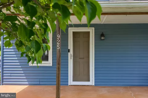 Exterior - 925 Maple St, Lititz, PA 17543 photo 7 of 12