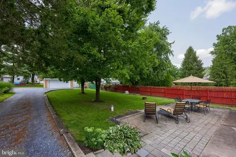 Exterior - 925 Maple St, Lititz, PA 17543 photo 6 of 12